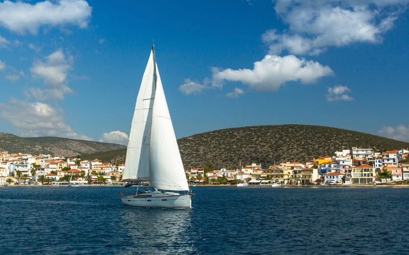 Ιστιοπλοΐα στην Ελλάδα: Ανακαλύπτοντας την ομορφιά των Ελληνικών νησιών με ενοικίαση σκαφών