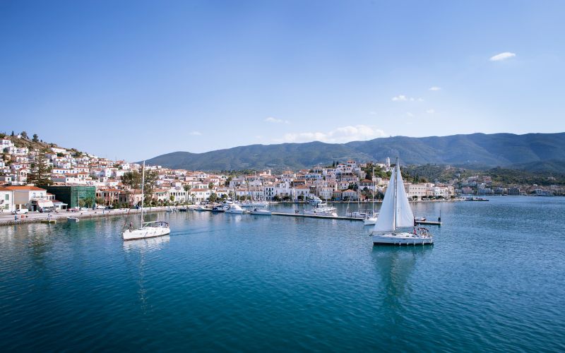 Boat rental in the Saronic Gulf